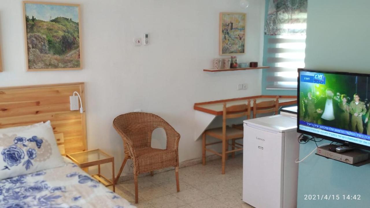Jordan Valley One Room Apartment Menahemya Bagian luar foto