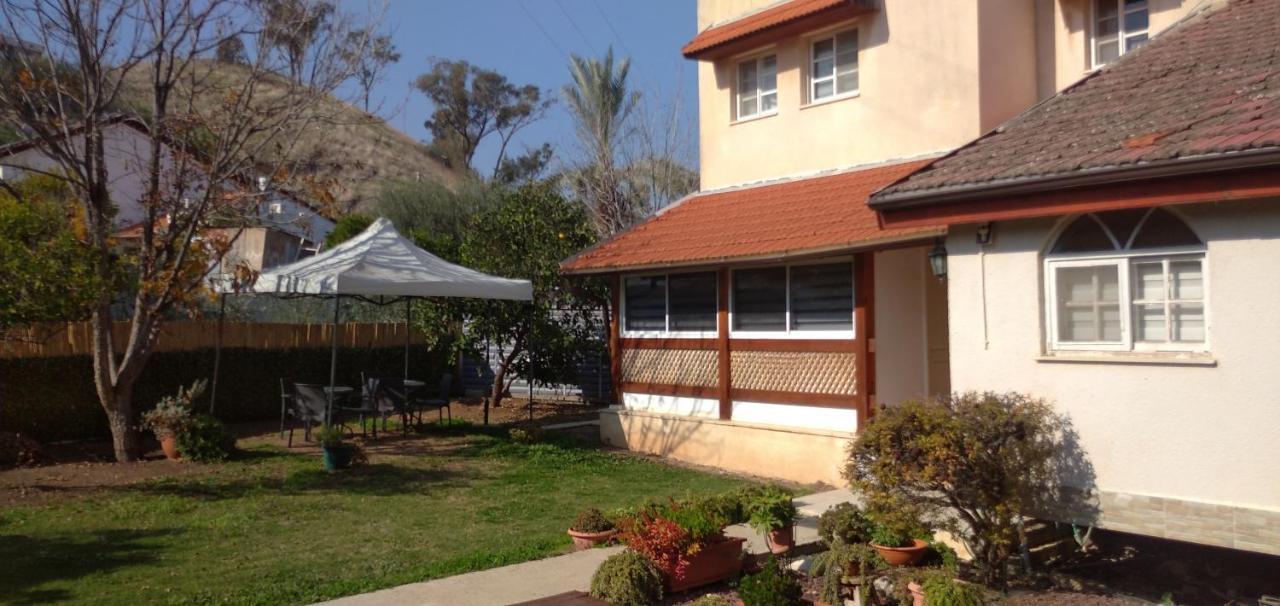 Jordan Valley One Room Apartment Menahemya Bagian luar foto