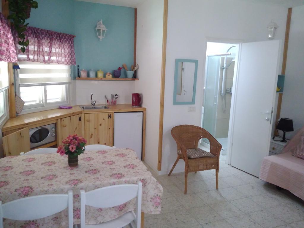 Jordan Valley One Room Apartment Menahemya Bagian luar foto
