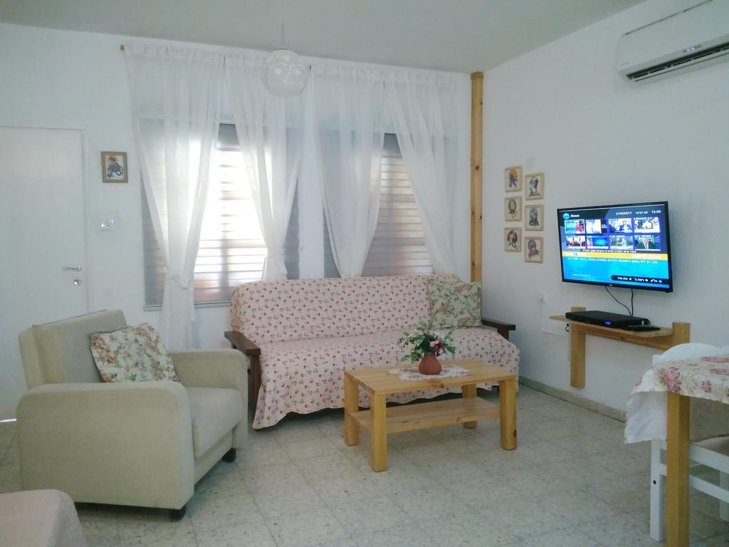 Jordan Valley One Room Apartment Menahemya Bagian luar foto