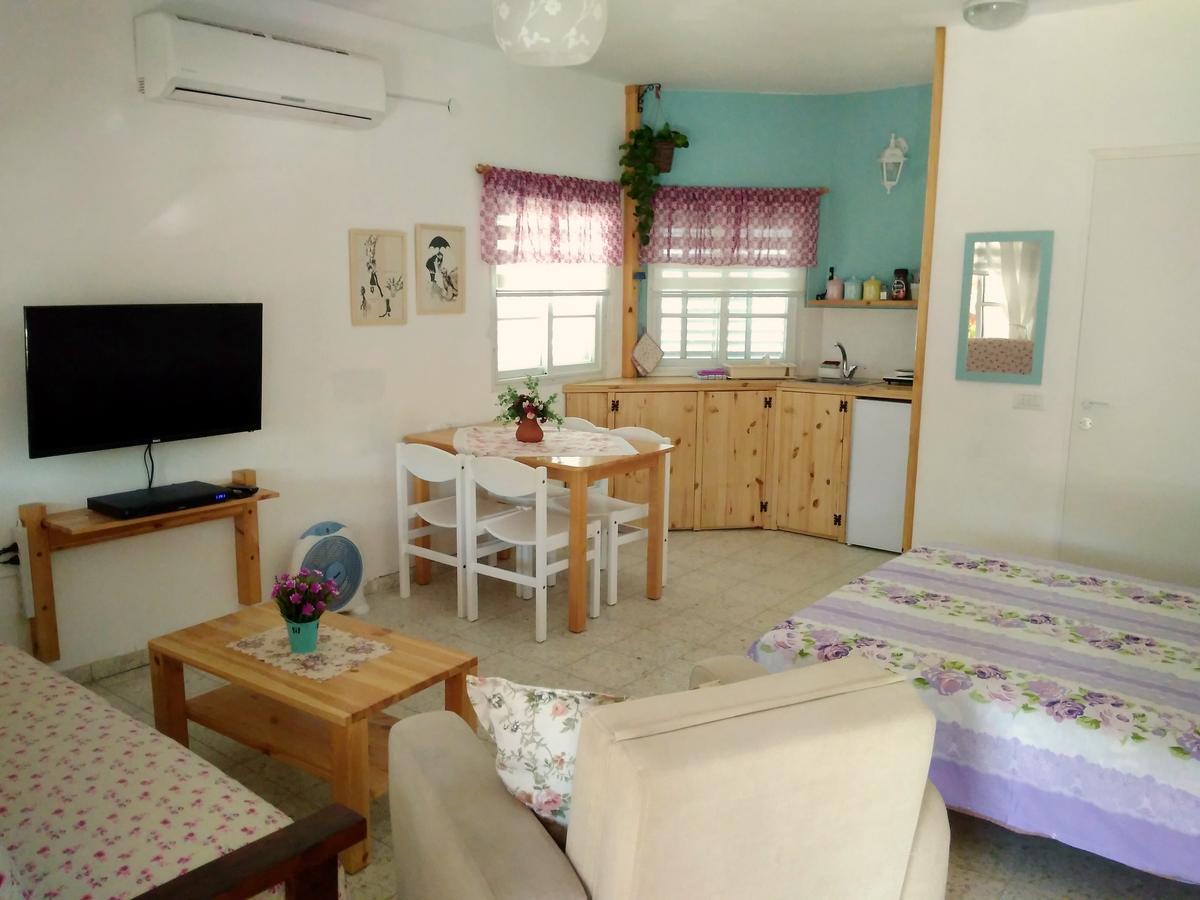 Jordan Valley One Room Apartment Menahemya Bagian luar foto