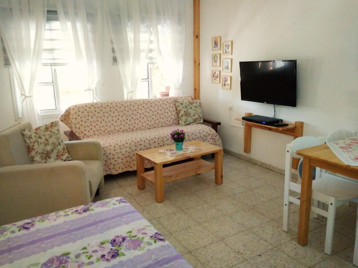 Jordan Valley One Room Apartment Menahemya Bagian luar foto